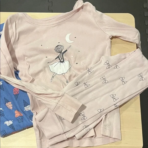 Assorted Kids Pajamas Set - Picture 6 of 7